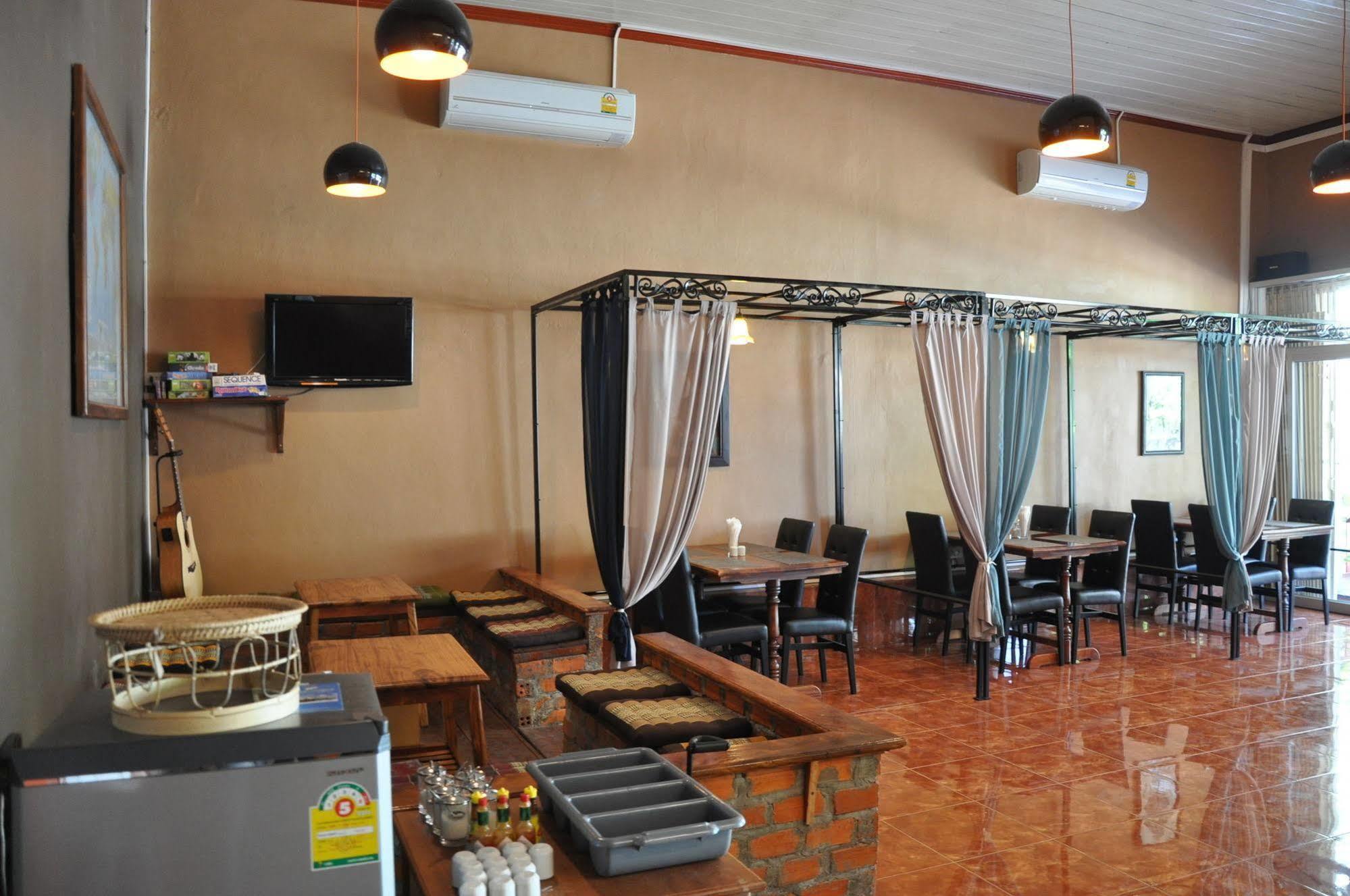 Pilgrim'S Kitchen & Inn Саваннакхет Экстерьер фото