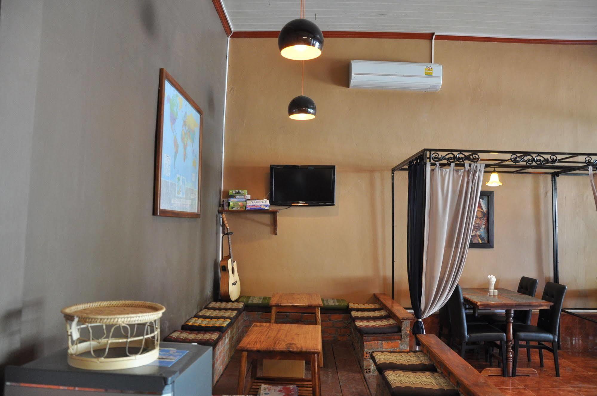Pilgrim'S Kitchen & Inn Саваннакхет Экстерьер фото